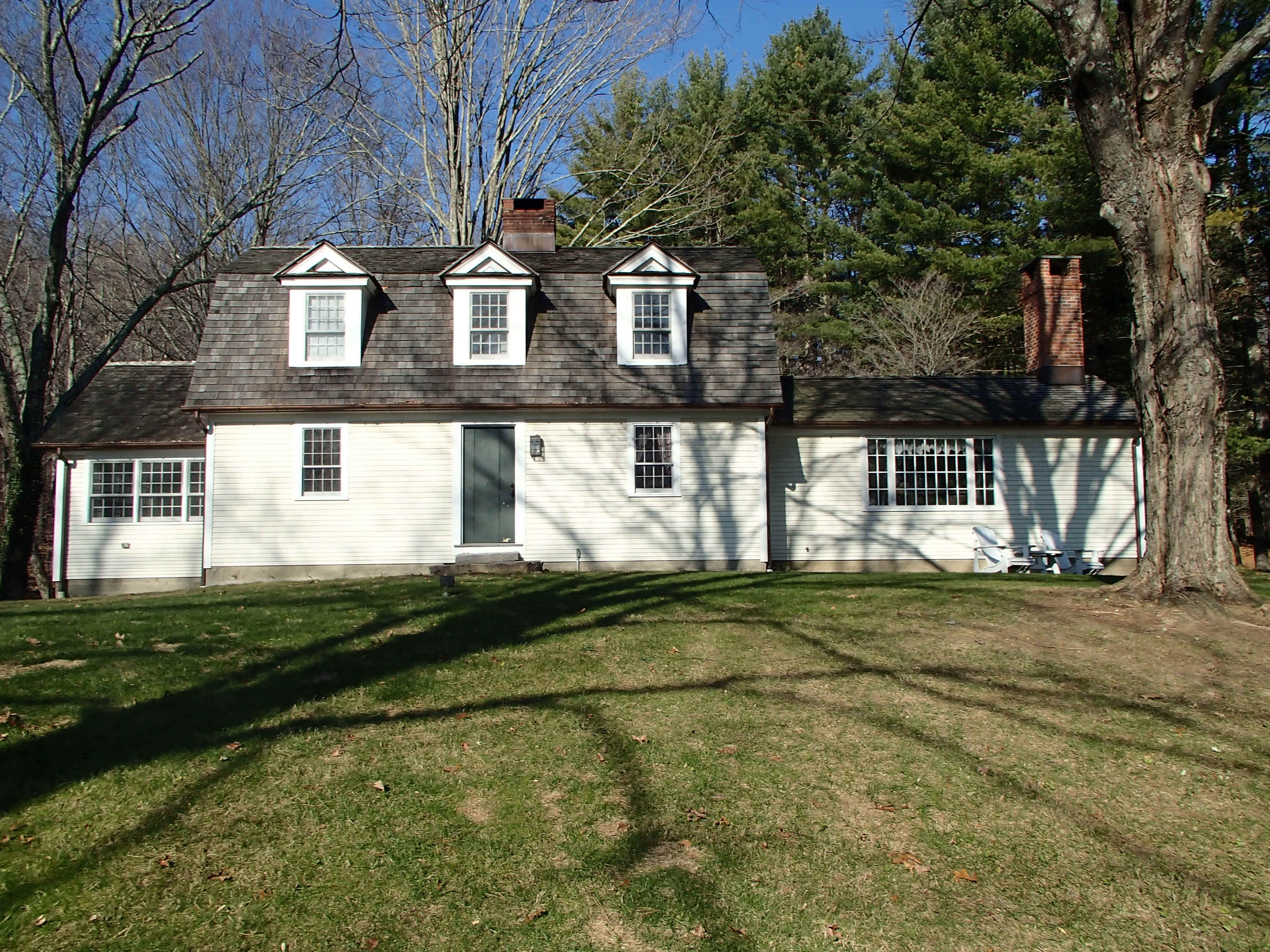 Building photograph for 495 HUT HILL RD